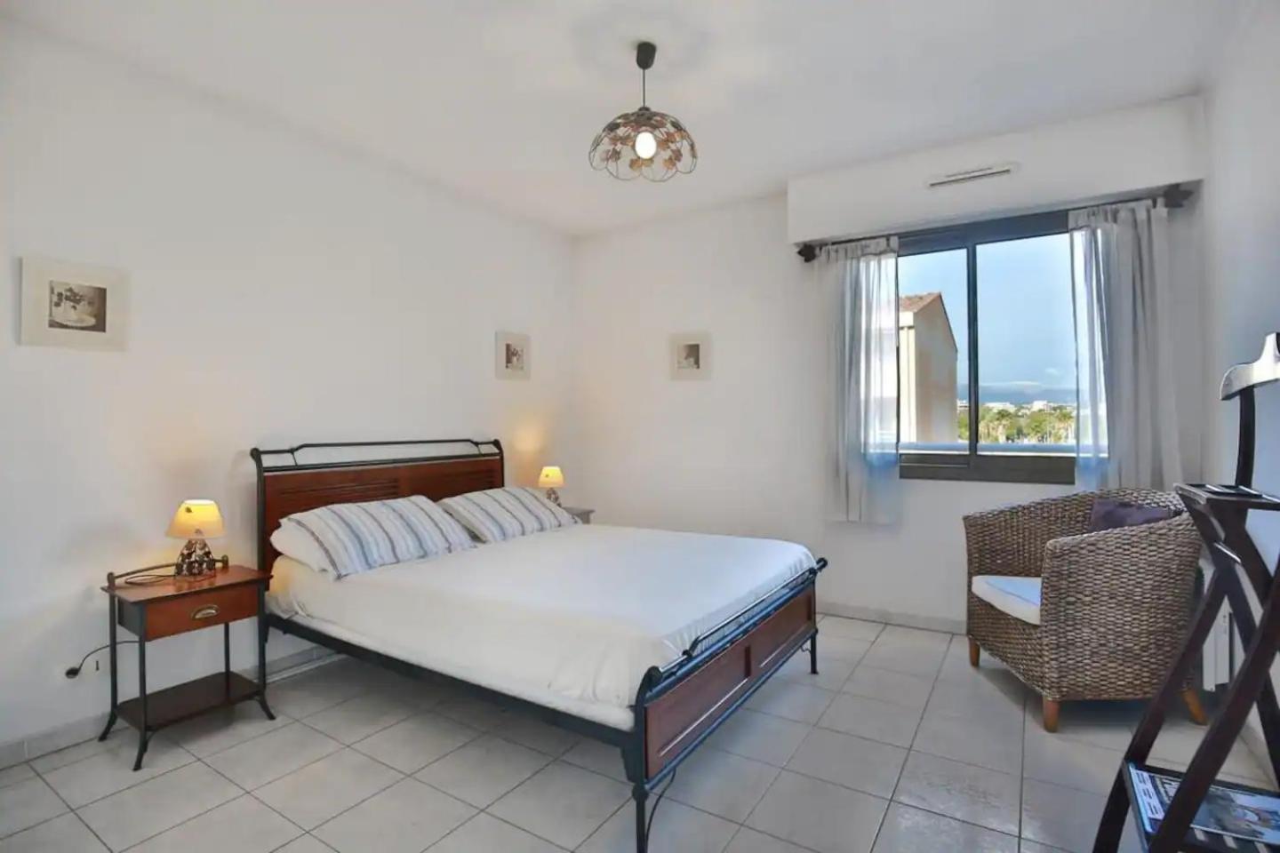 Charming Two-Bedroom Apartment With Balcony And Garage By The Marina Antibes Bagian luar foto