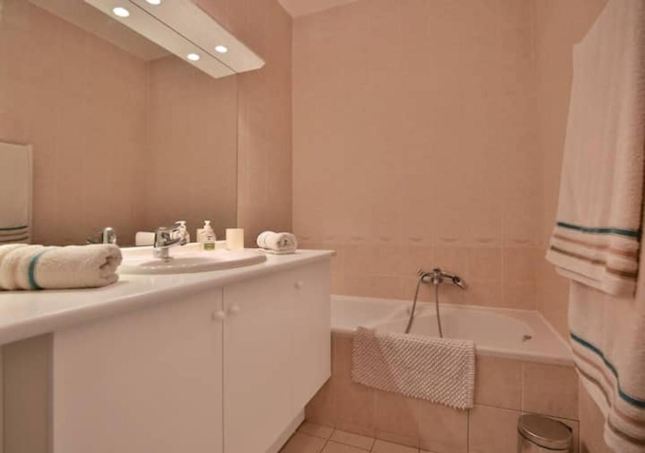 Charming Two-Bedroom Apartment With Balcony And Garage By The Marina Antibes Bagian luar foto
